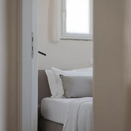 Morfes Luxury Apartment